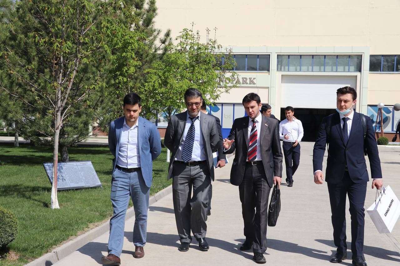 Вы сейчас просматриваете Состоялся визит представителей японско-немецкого станкостроительного холдинга DMG MORI Russia в Туринский Политехнический Университет в г. Ташкенте.